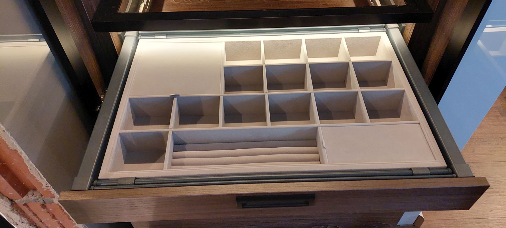 JP Meble – realizacja – garderoba – elegancka i stylowa 02